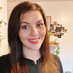 A profile image of Chloë Forbes-Kindlen